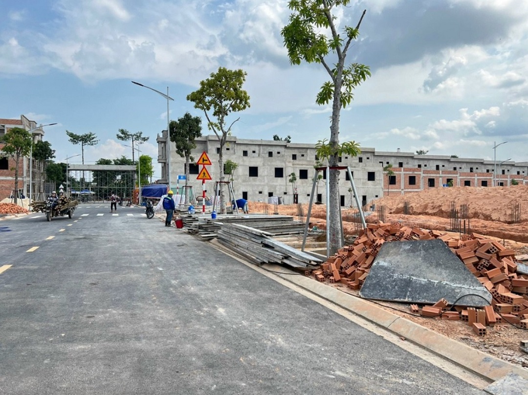 Bcons City Life — Dãy nhà phố hoàn thiện