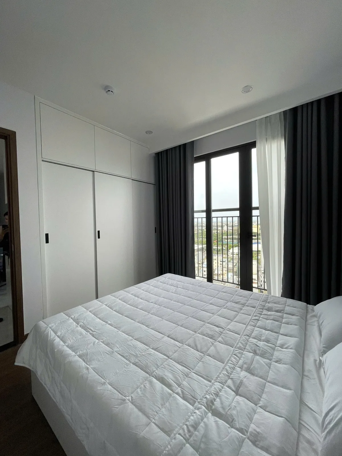 Vista Residence — 17th Floor Corner 2BR, River View - photo 13