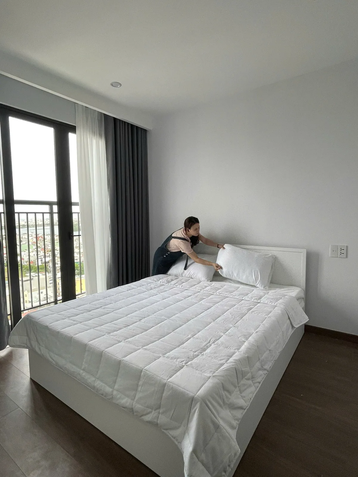 Vista Residence — 17th Floor Corner 2BR, River View - photo 14