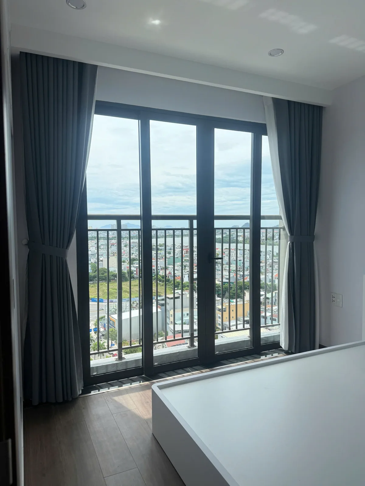 Vista Residence — 17th Floor Corner 2BR, River View - photo 5