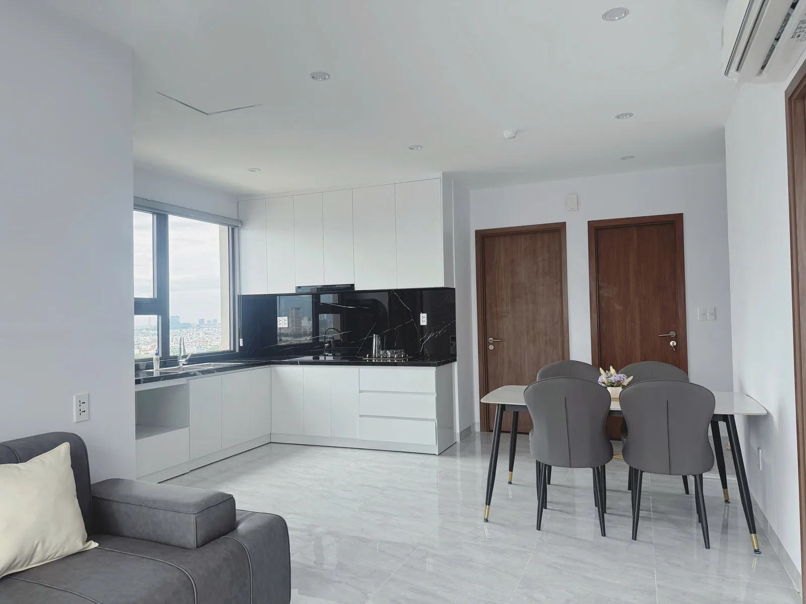 Vista Residence — 17th Floor Corner 2BR, River View - photo 6