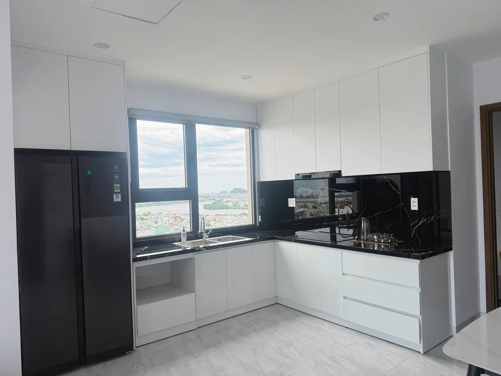 Vista Residence — 17th Floor Corner 2BR, River View - photo 7