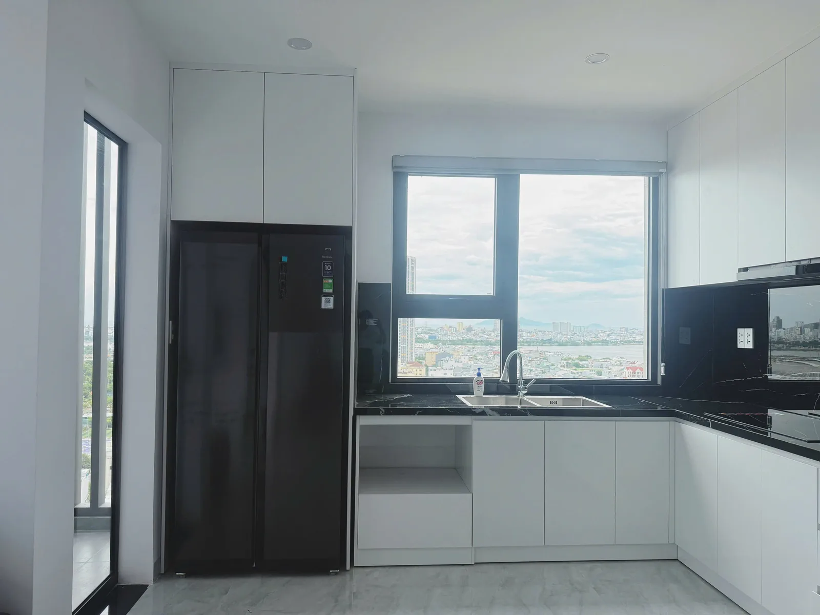 Vista Residence — 17th Floor Corner 2BR, River View - photo 8