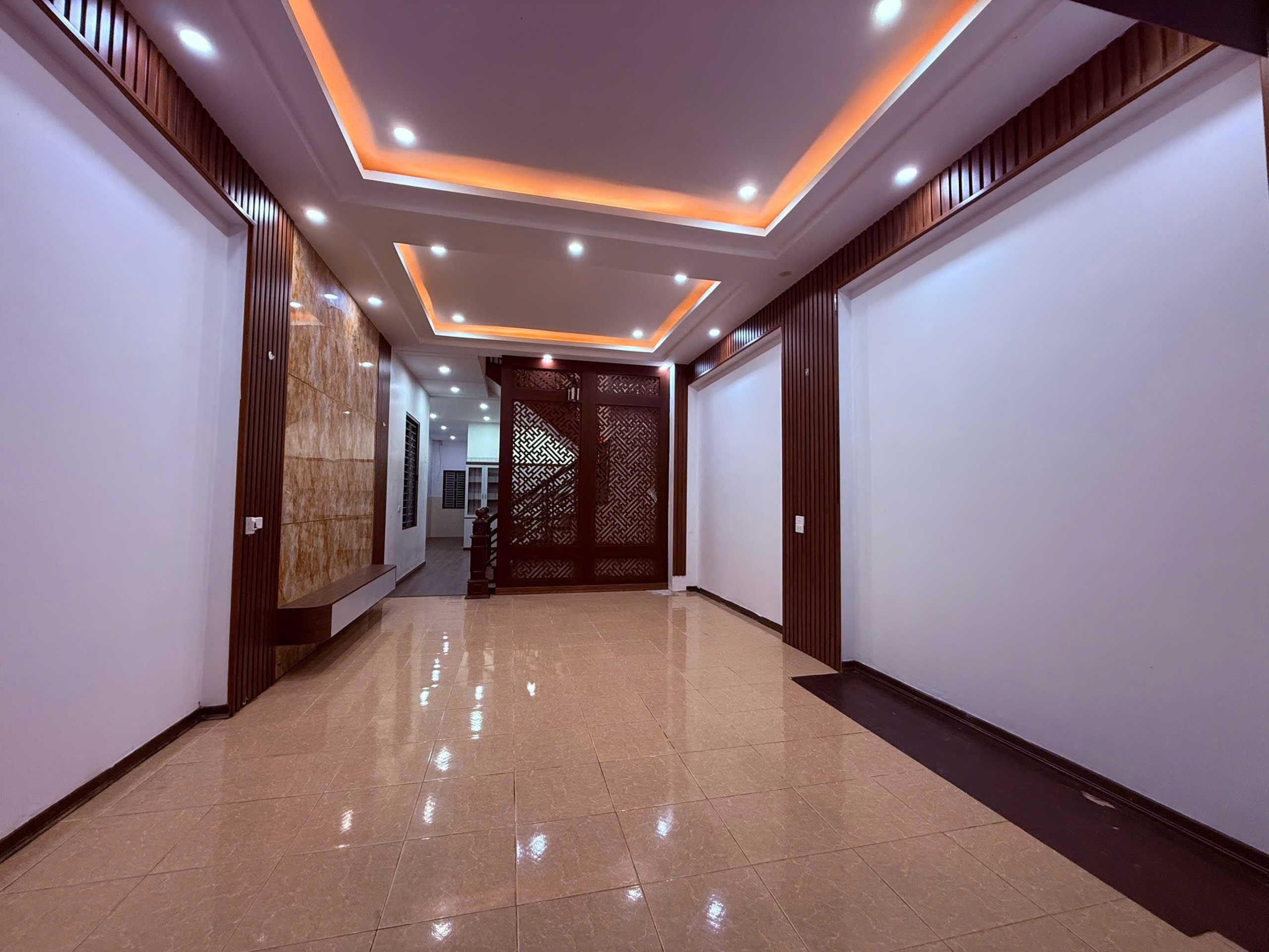 Nhà 3 tầng 4.8 tỷ phố Ngô Kính Thần, trung tâm Vĩnh Yên 